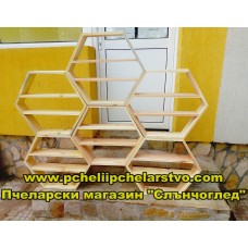 Дървен стелаж за мед и сувенири